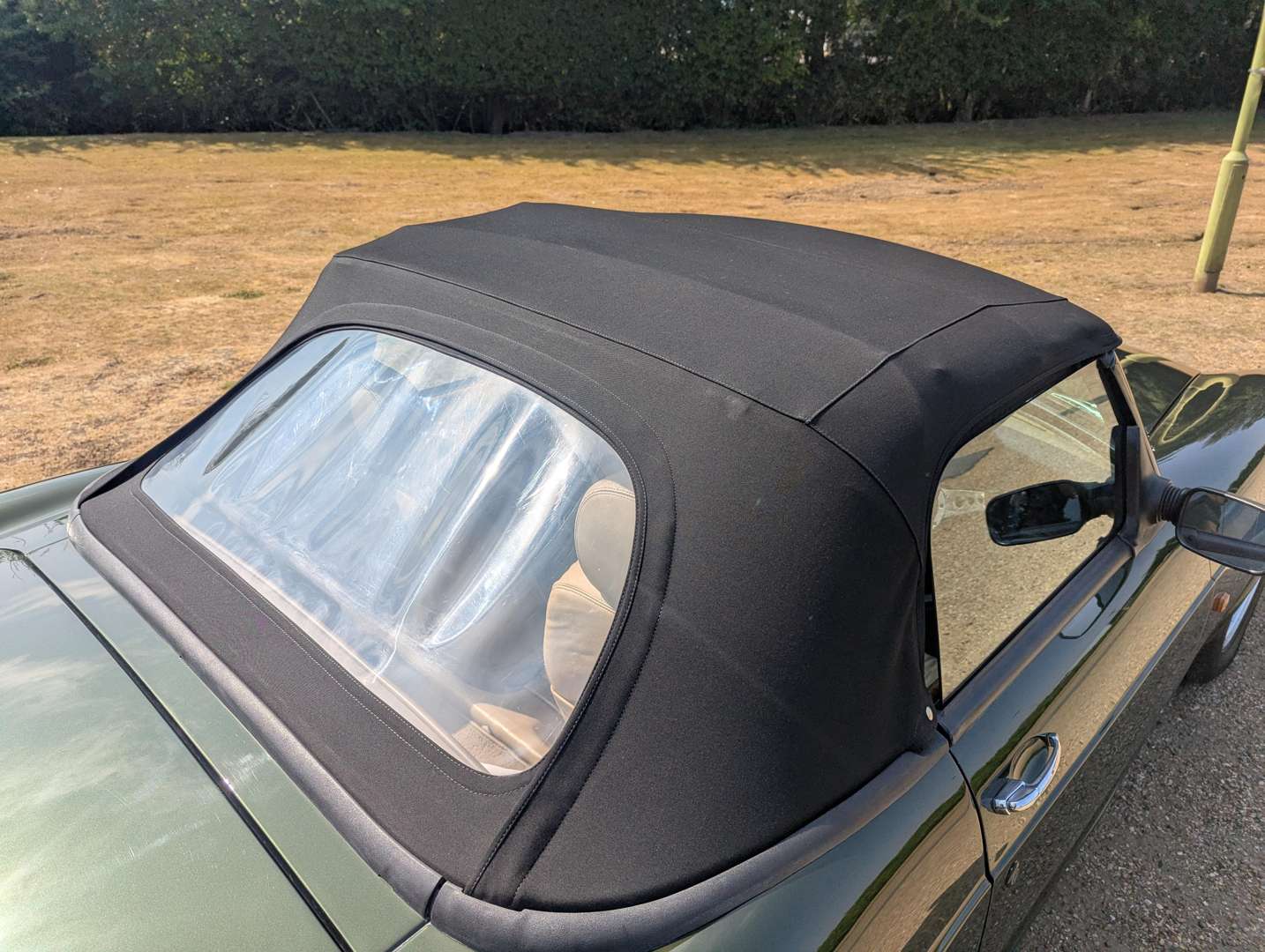 <p>1994 MG RV8</p>