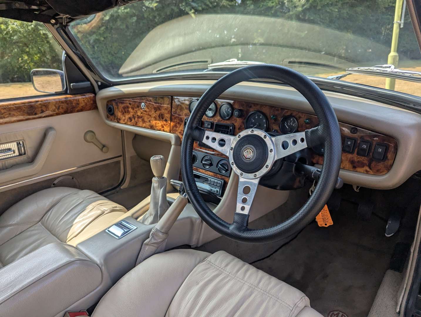 <p>1994 MG RV8</p>
