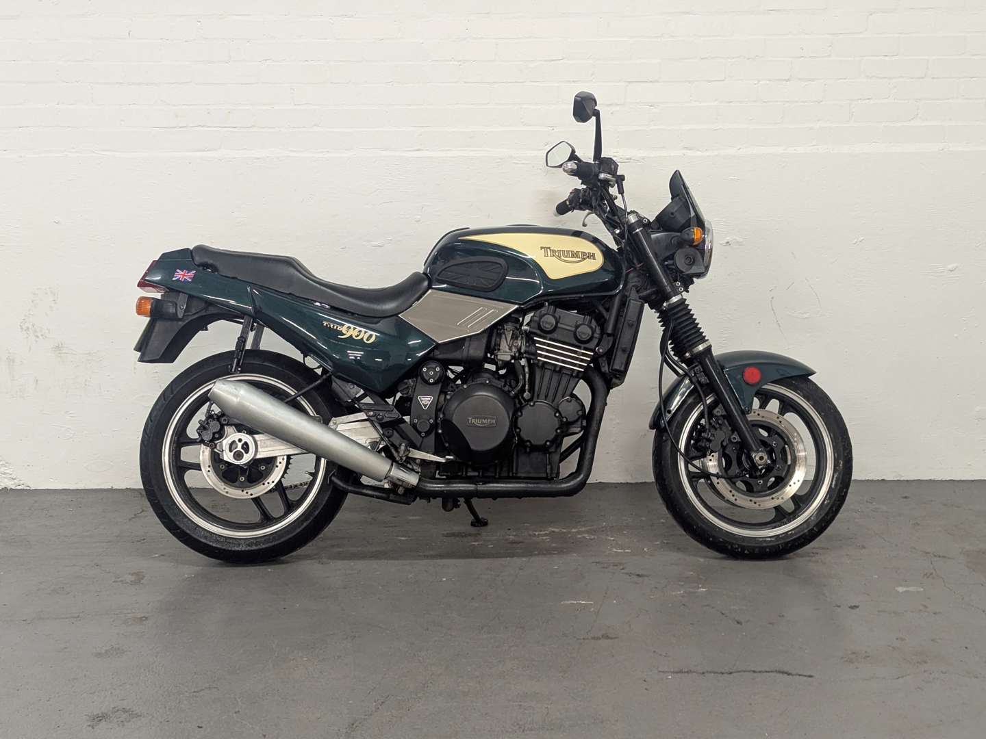 <p>1996 TRIUMPH TRIDENT 900</p>