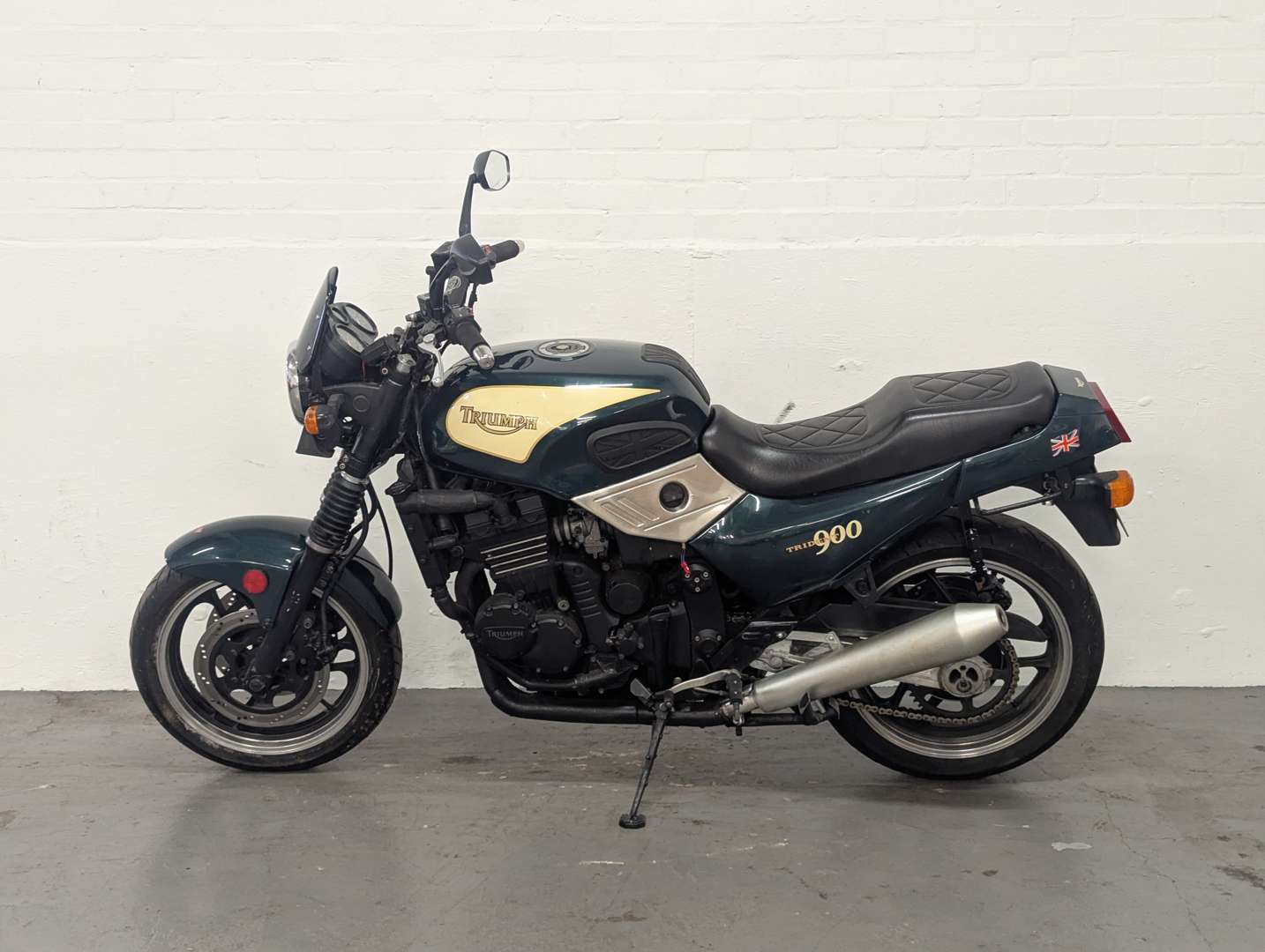 <p>1996 TRIUMPH TRIDENT 900</p>