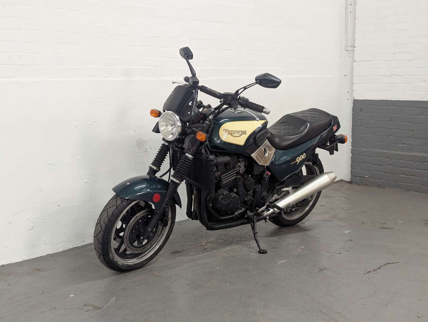 <p>1996 TRIUMPH TRIDENT 900</p>