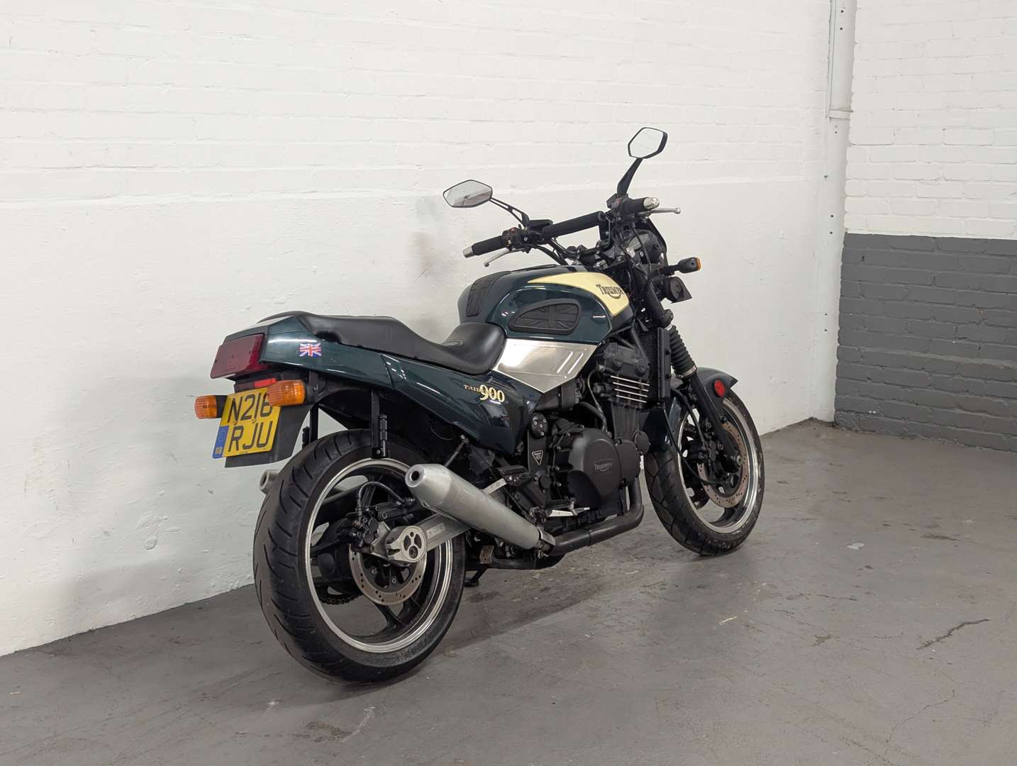 <p>1996 TRIUMPH TRIDENT 900</p>