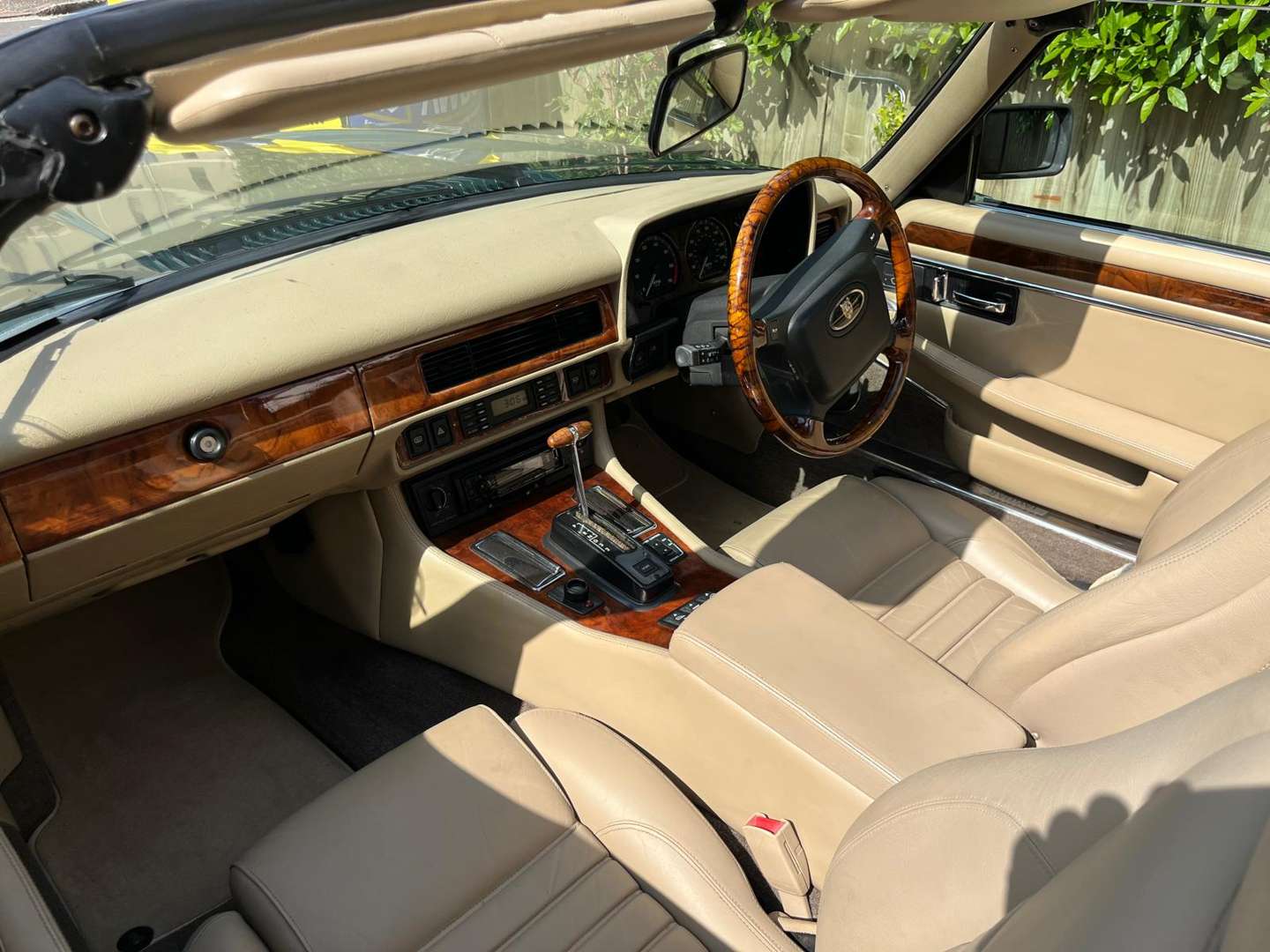 <p>1992 JAGUAR XJ-S CONVERTIBLE AUTO</p>