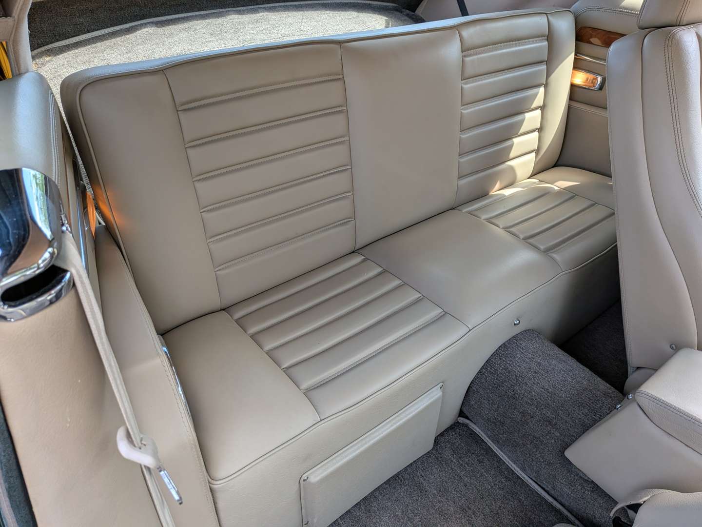 <p>1992 JAGUAR XJ-S CONVERTIBLE AUTO</p>