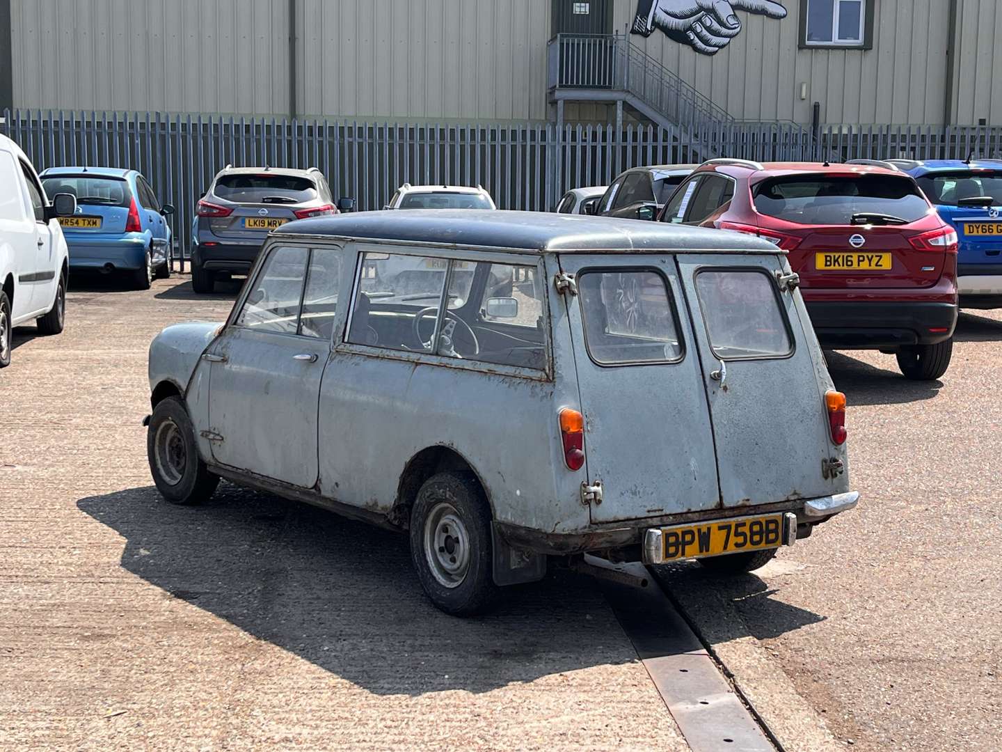 <p>1964 MORRIS MINI ESTATE - ONE OWNER FROM NEW</p>