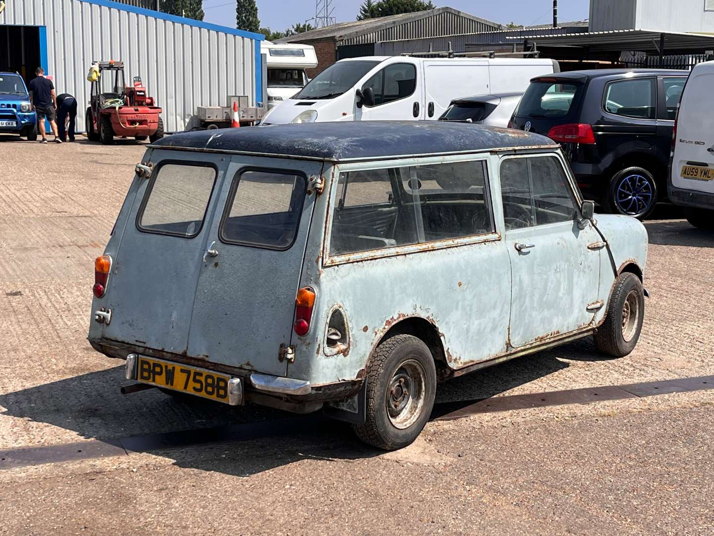 <p>1964 MORRIS MINI ESTATE - ONE OWNER FROM NEW</p>