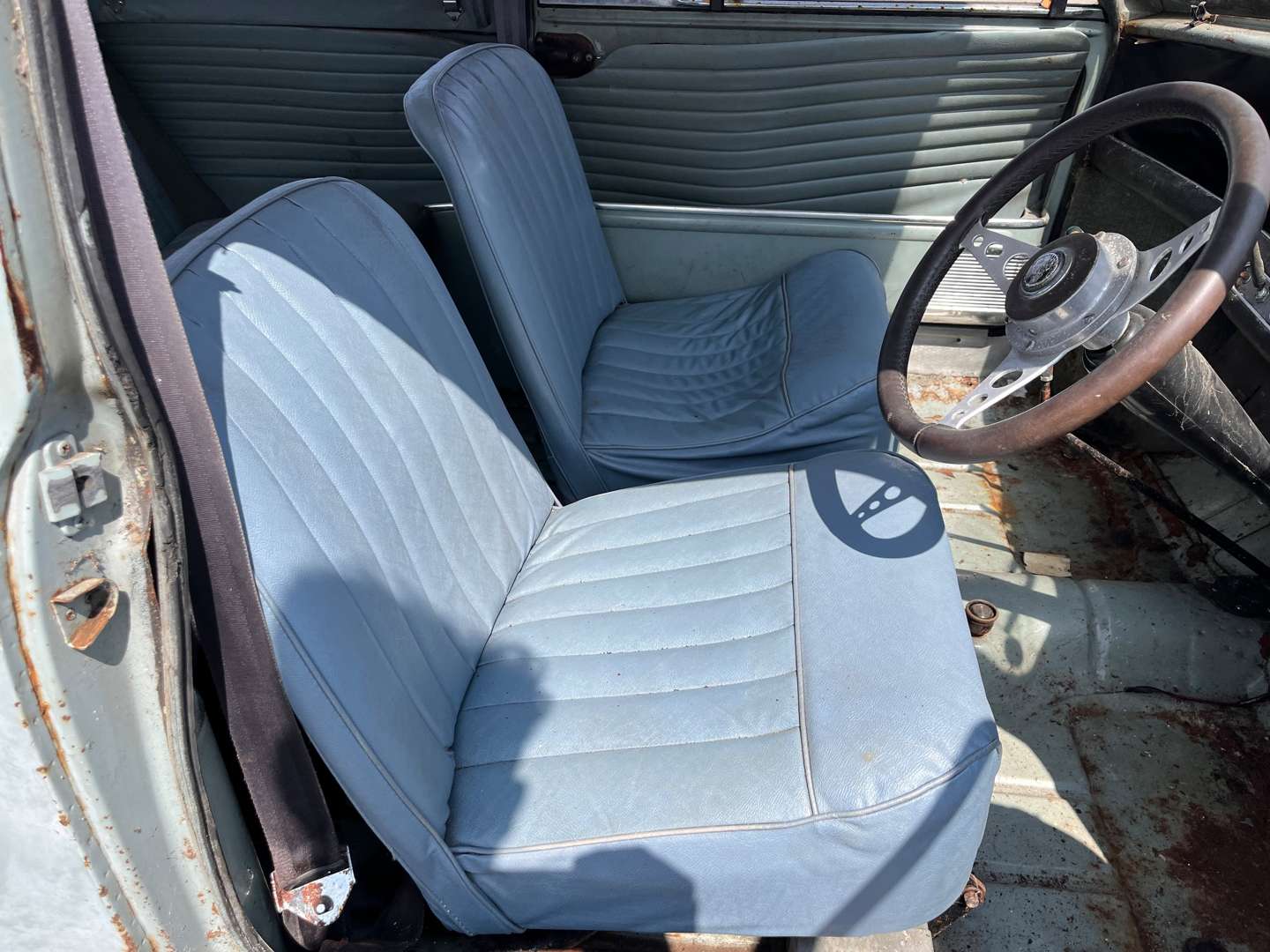 <p>1964 MORRIS MINI ESTATE - ONE OWNER FROM NEW</p>