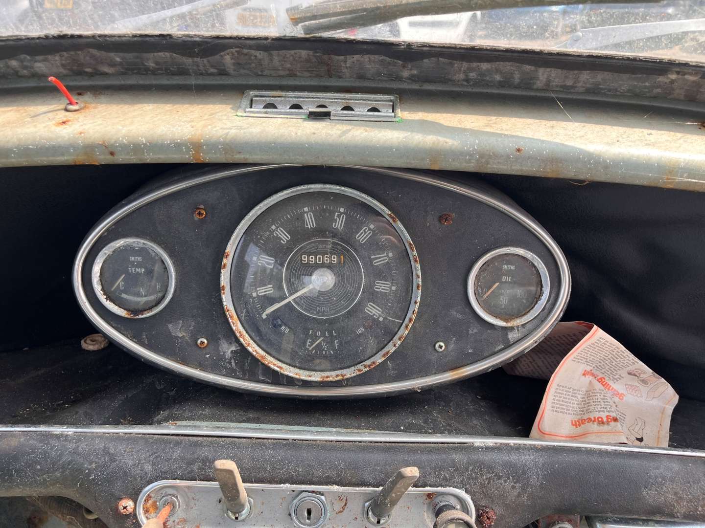<p>1964 MORRIS MINI ESTATE - ONE OWNER FROM NEW</p>