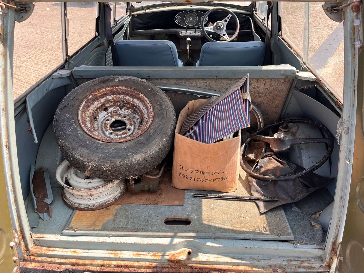 <p>1964 MORRIS MINI ESTATE - ONE OWNER FROM NEW</p>
