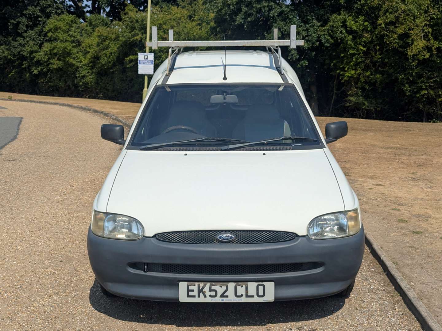 <p>2002 FORD ESCORT VAN 75D</p>