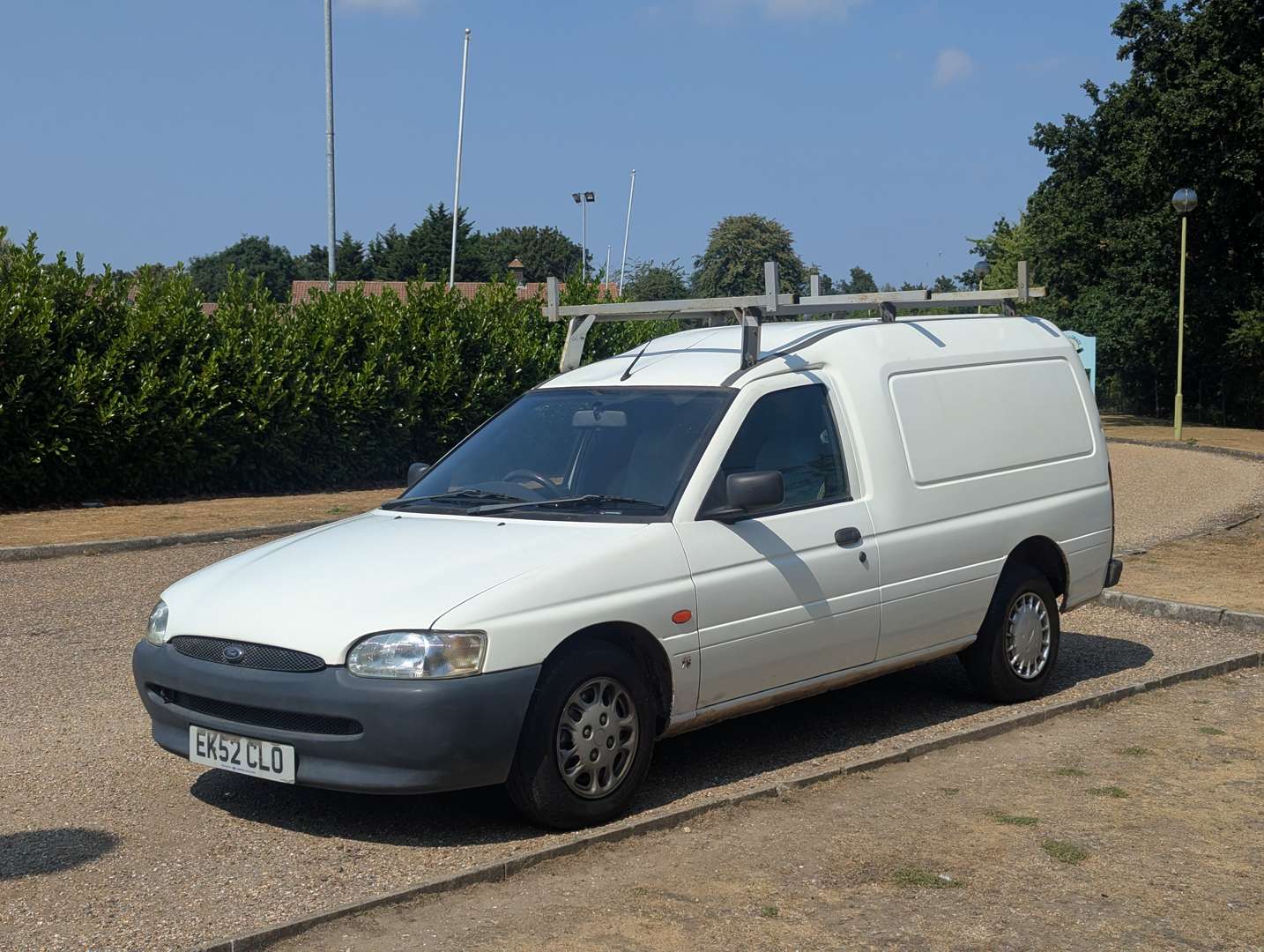 <p>2002 FORD ESCORT VAN 75D</p>