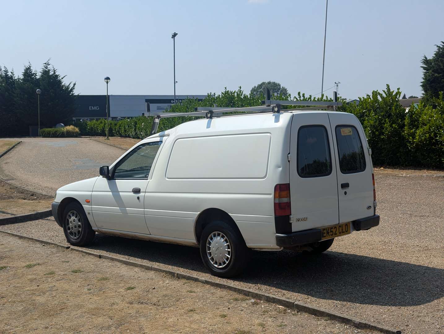 <p>2002 FORD ESCORT VAN 75D</p>