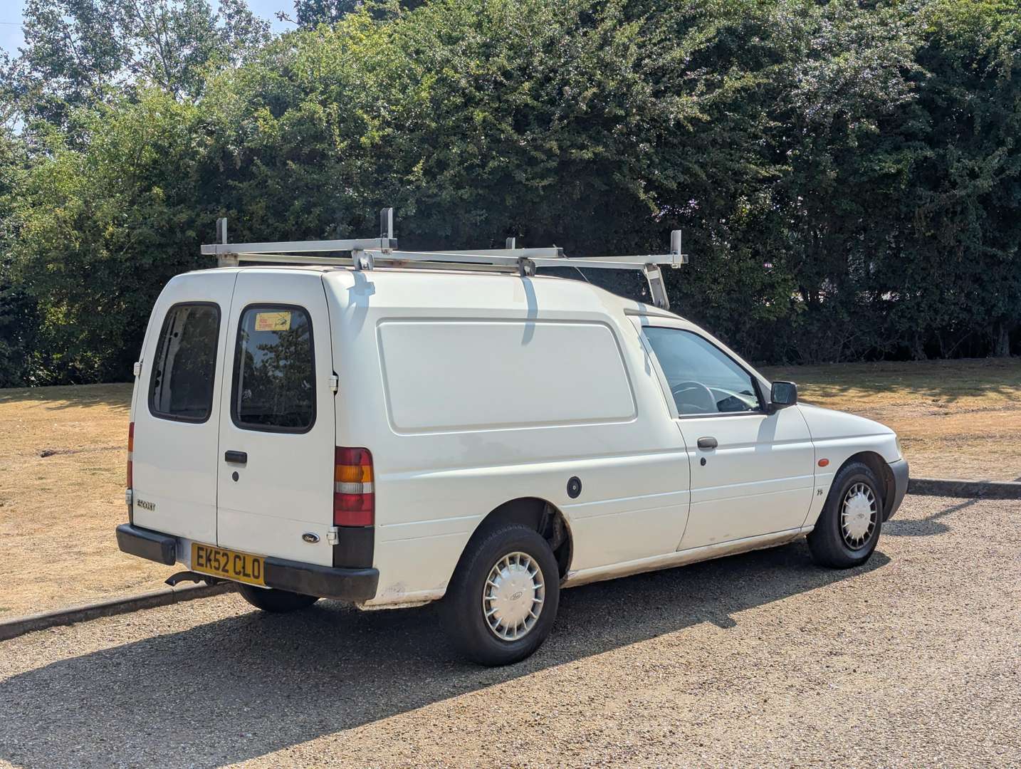 <p>2002 FORD ESCORT VAN 75D</p>