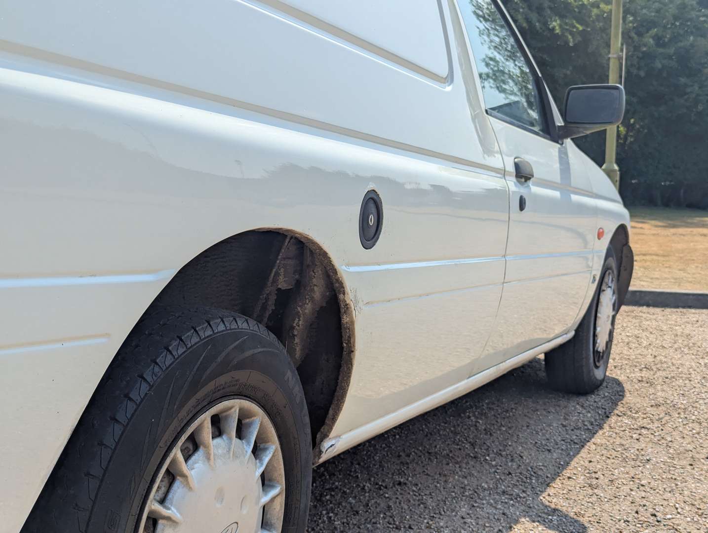 <p>2002 FORD ESCORT VAN 75D</p>