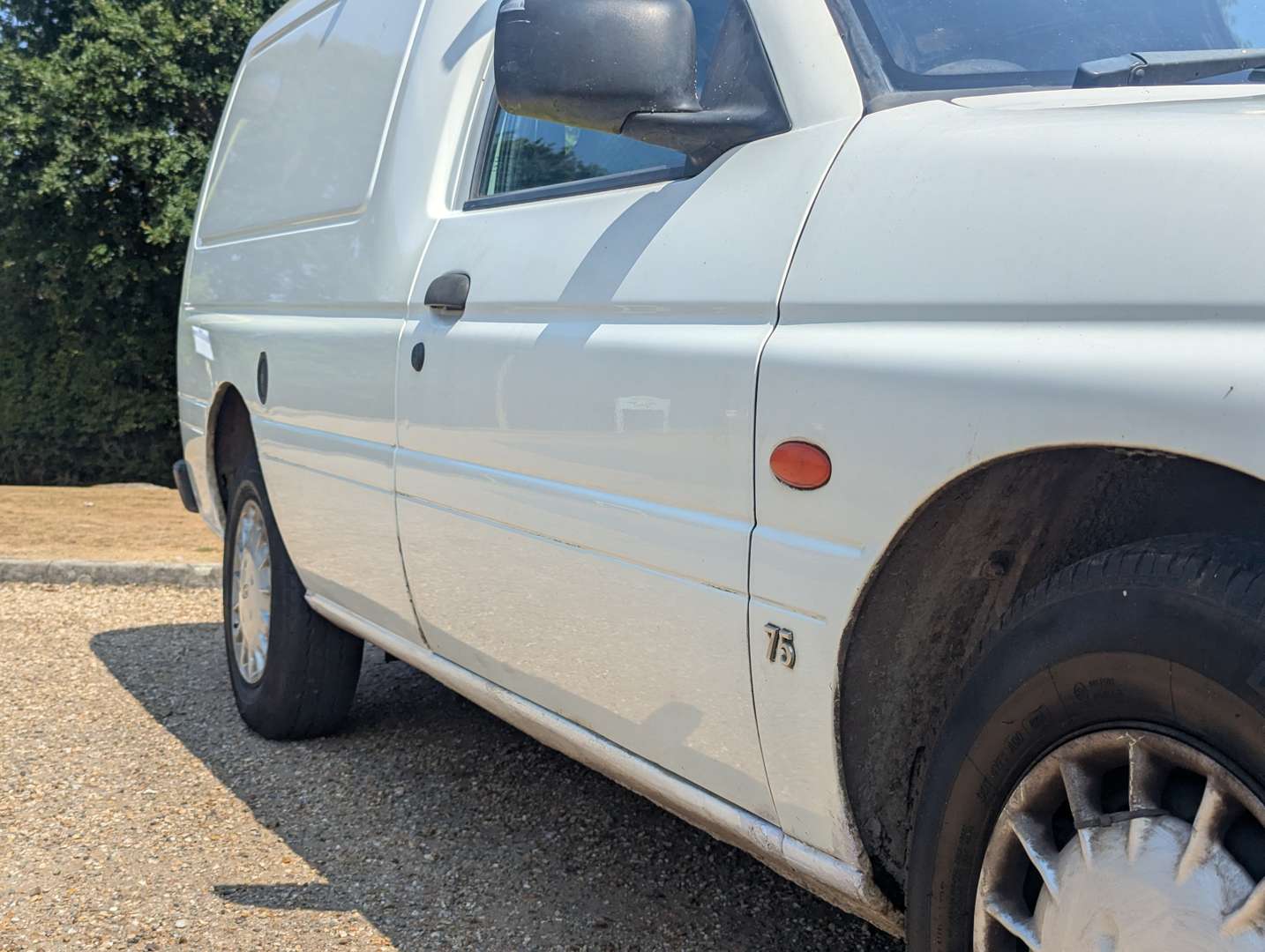 <p>2002 FORD ESCORT VAN 75D</p>