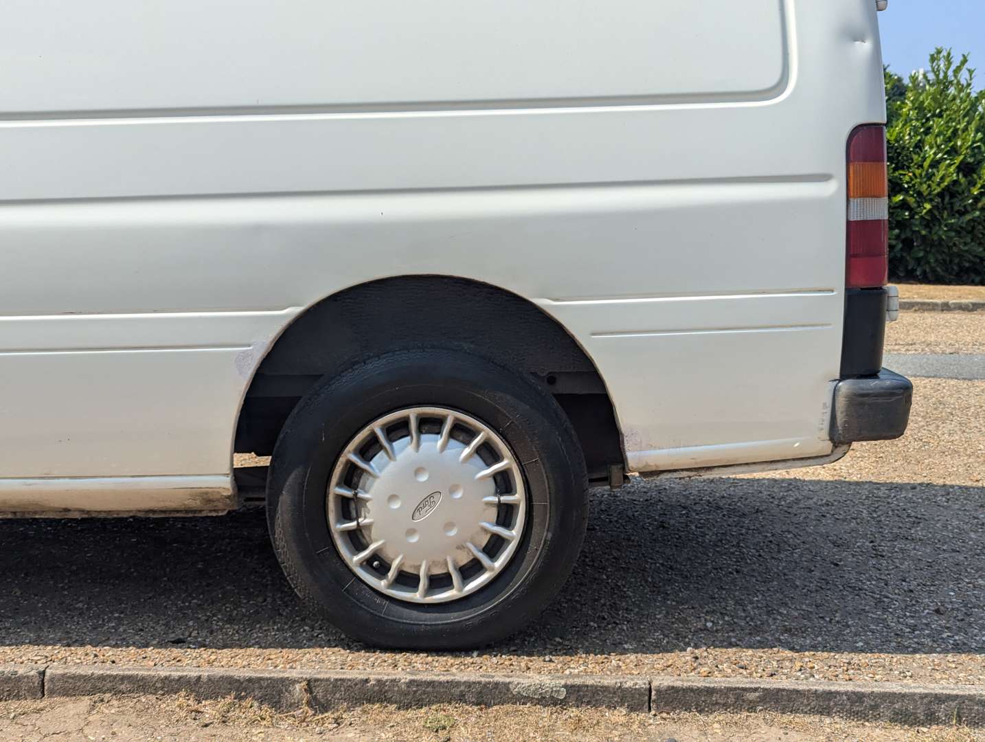<p>2002 FORD ESCORT VAN 75D</p>
