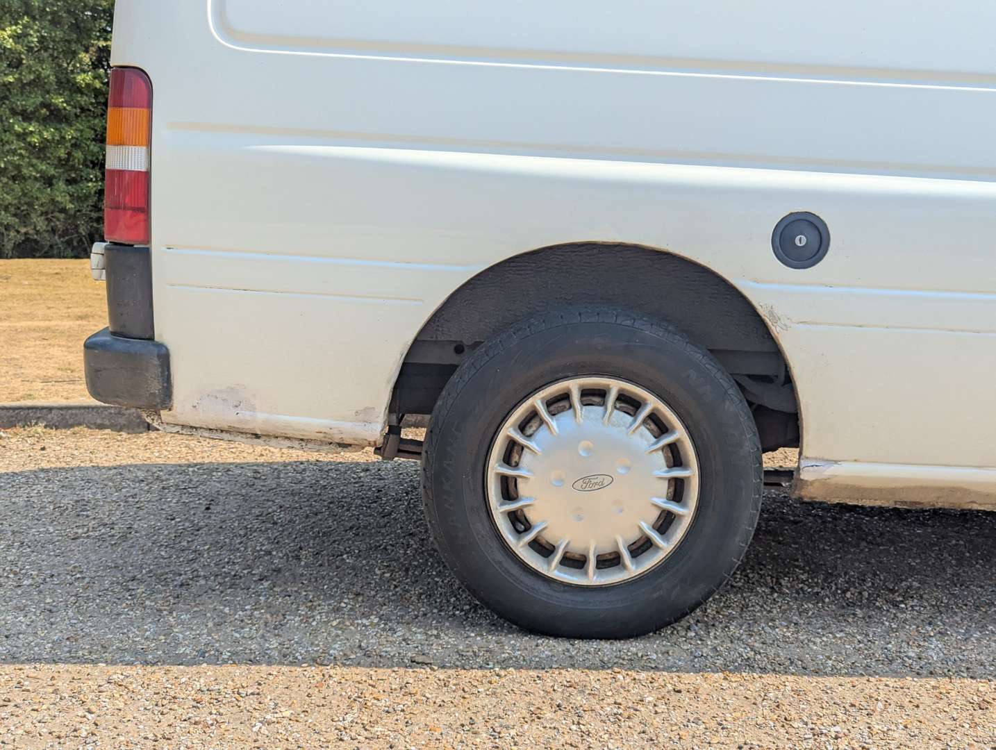 <p>2002 FORD ESCORT VAN 75D</p>