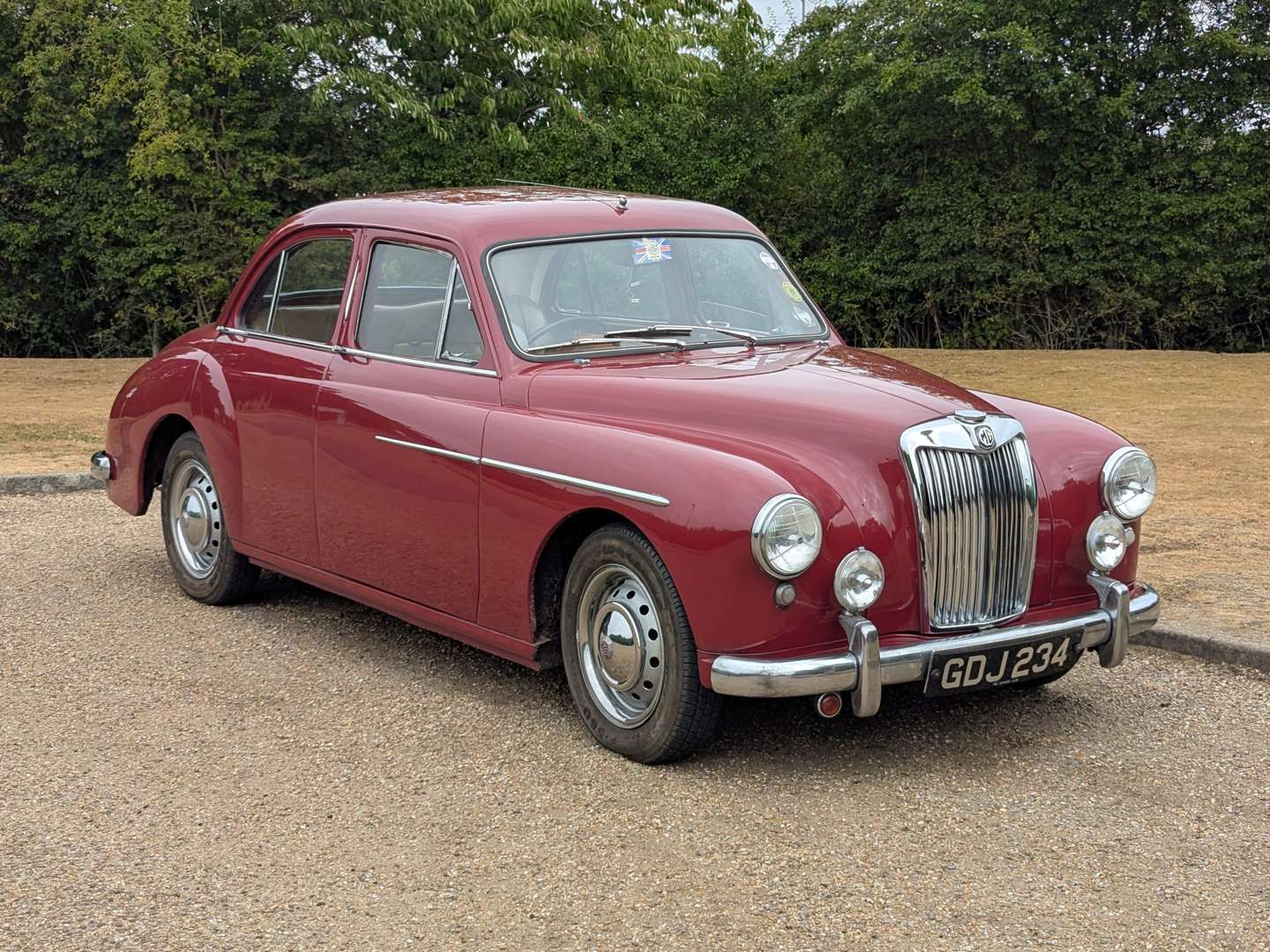 <p>1957 MG MAGNETTE</p>