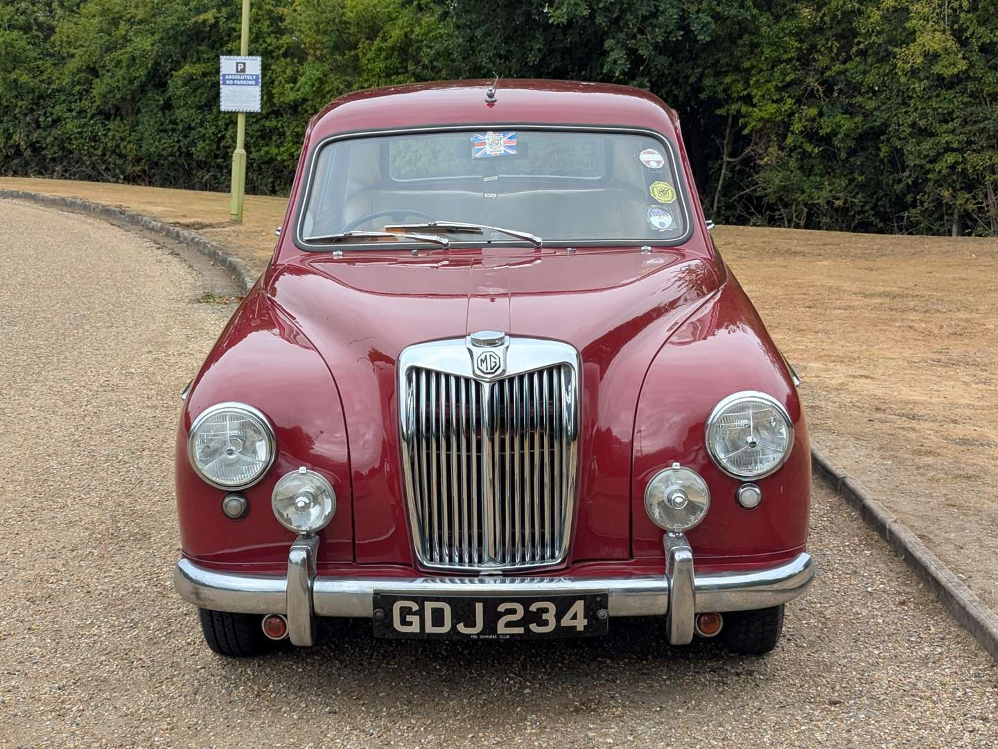<p>1957 MG MAGNETTE</p>