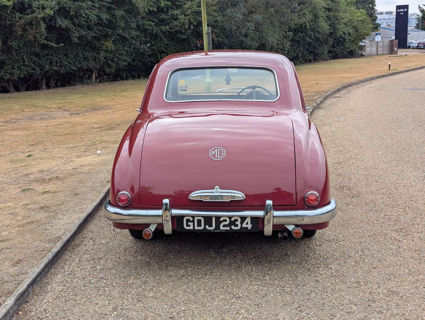 <p>1957 MG MAGNETTE</p>