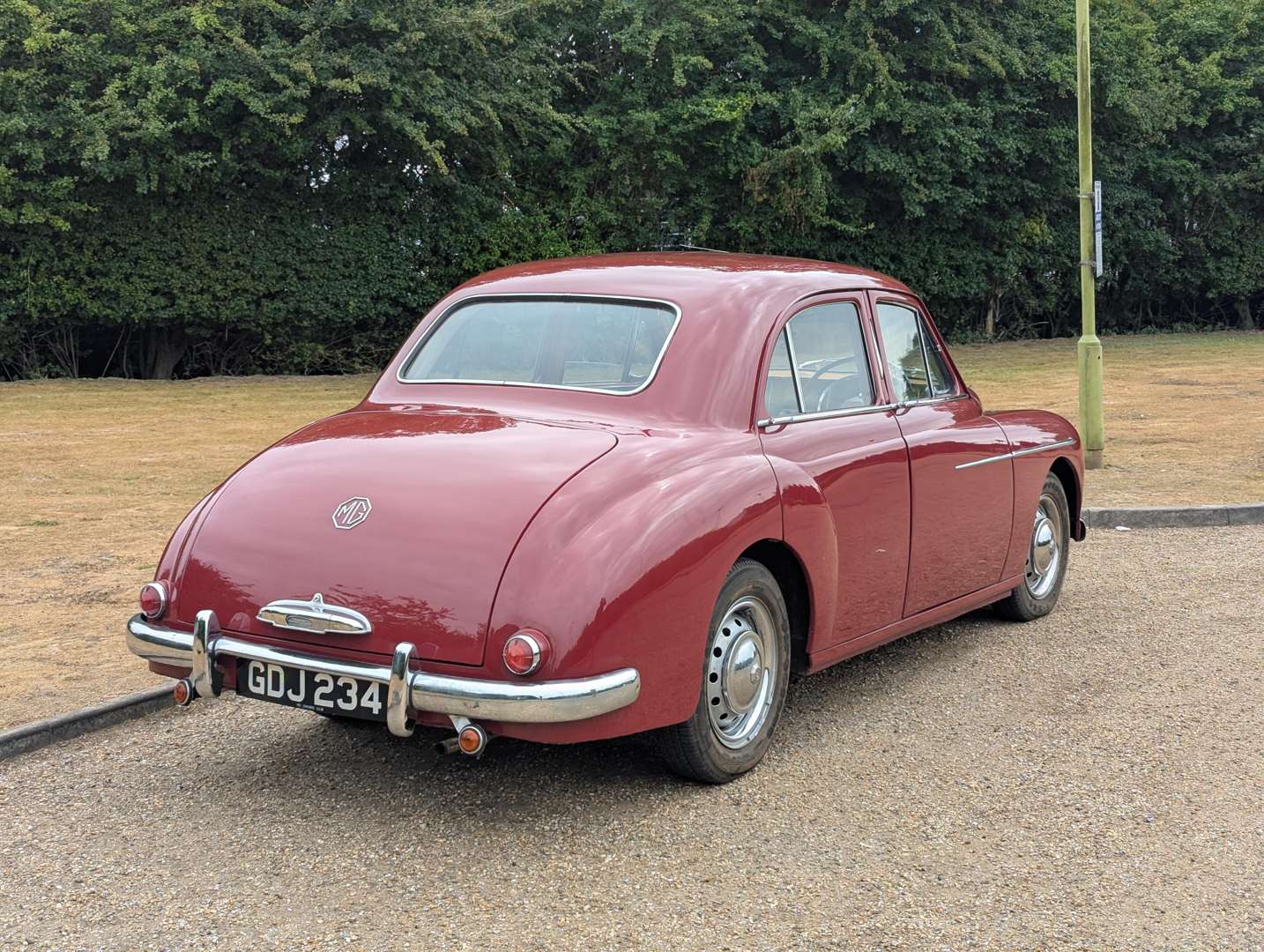 <p>1957 MG MAGNETTE</p>