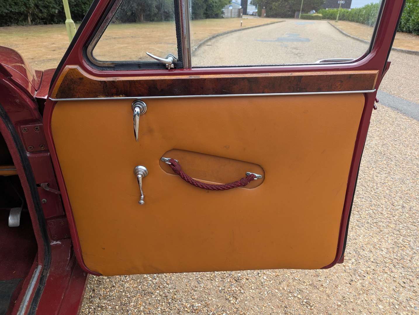 <p>1957 MG MAGNETTE</p>