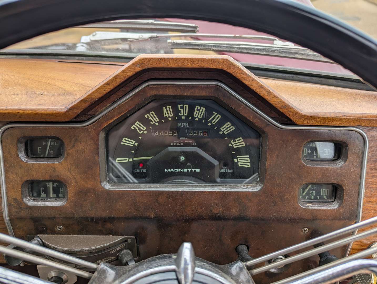 <p>1957 MG MAGNETTE</p>