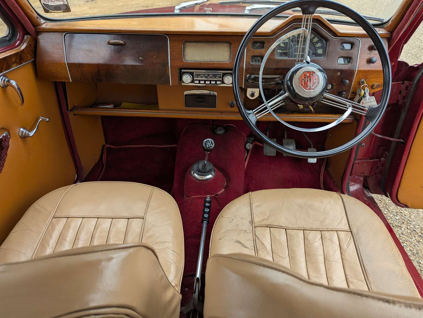 <p>1957 MG MAGNETTE</p>