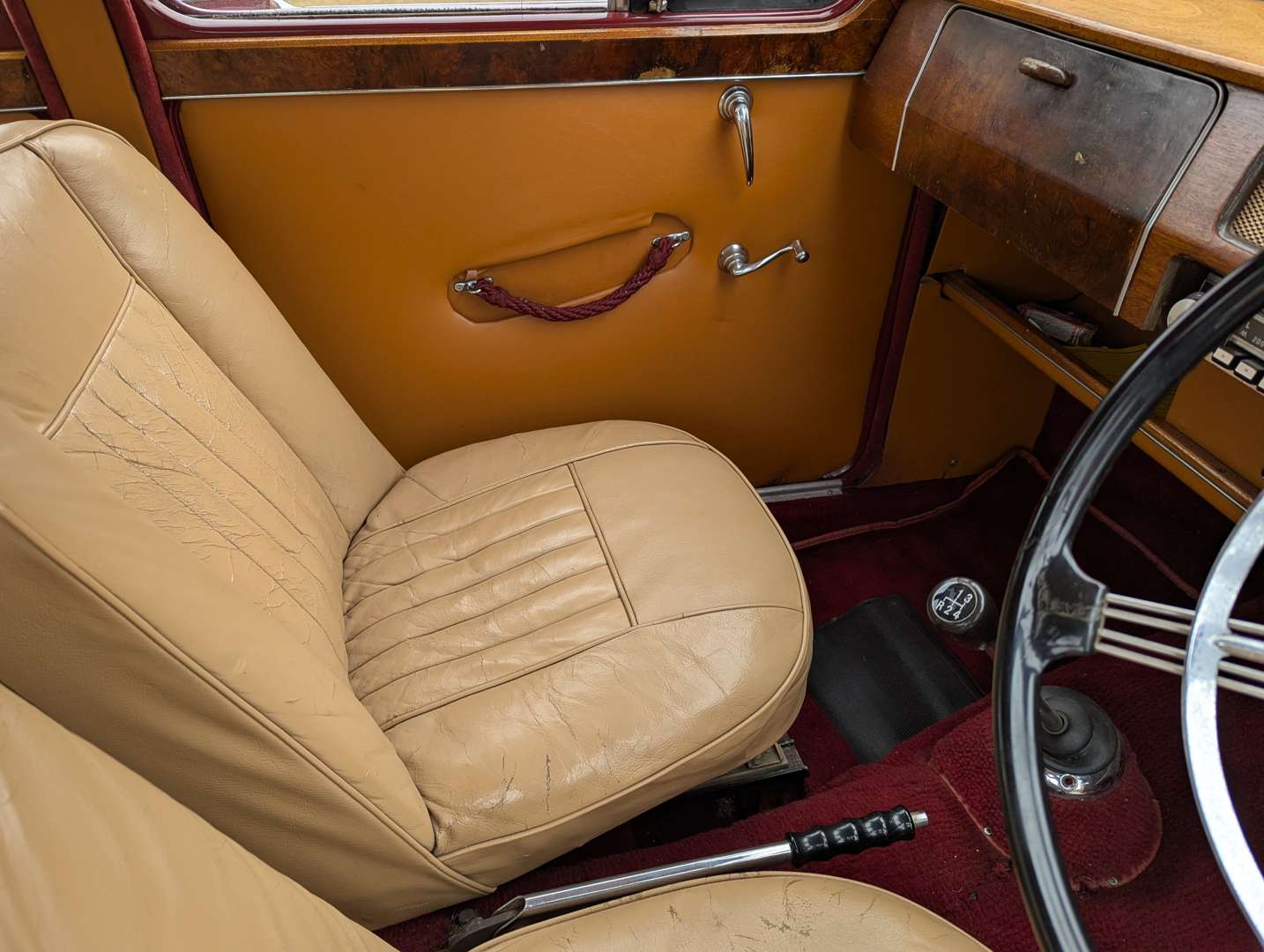 <p>1957 MG MAGNETTE</p>