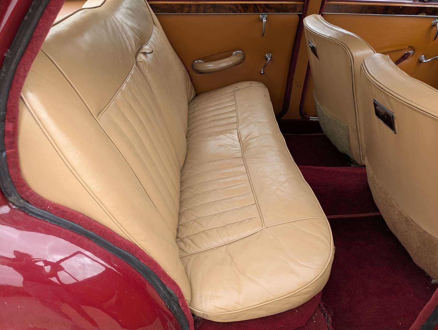 <p>1957 MG MAGNETTE</p>