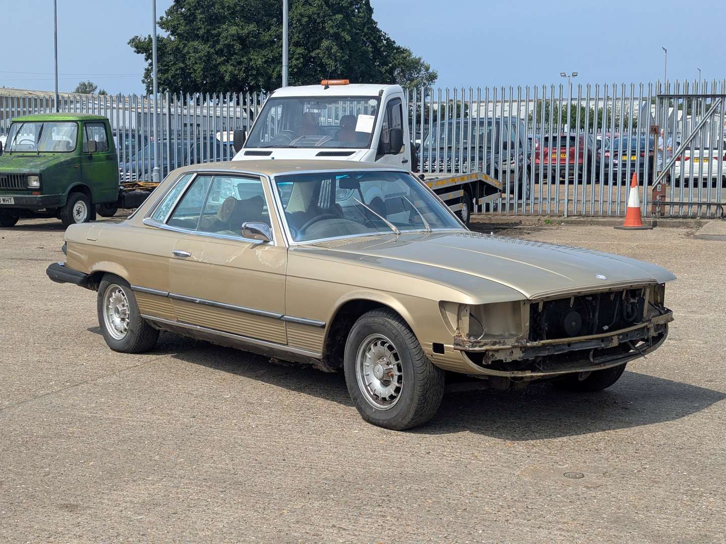 <p>1973 MERCEDES 350SLC C107</p>