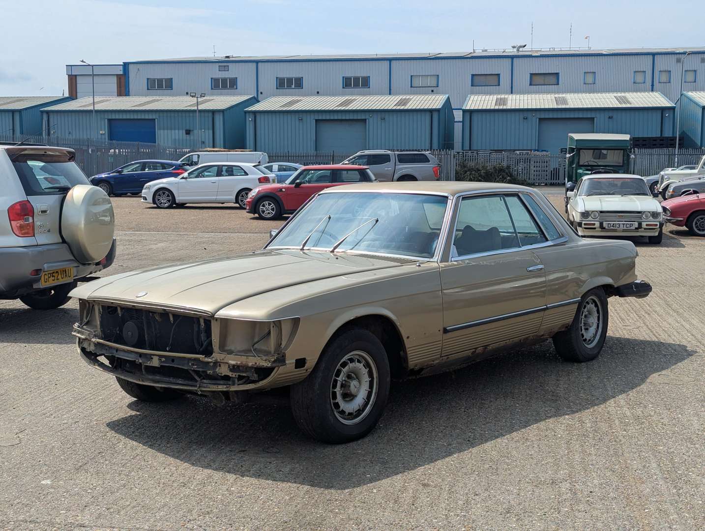 <p>1973 MERCEDES 350SLC C107</p>