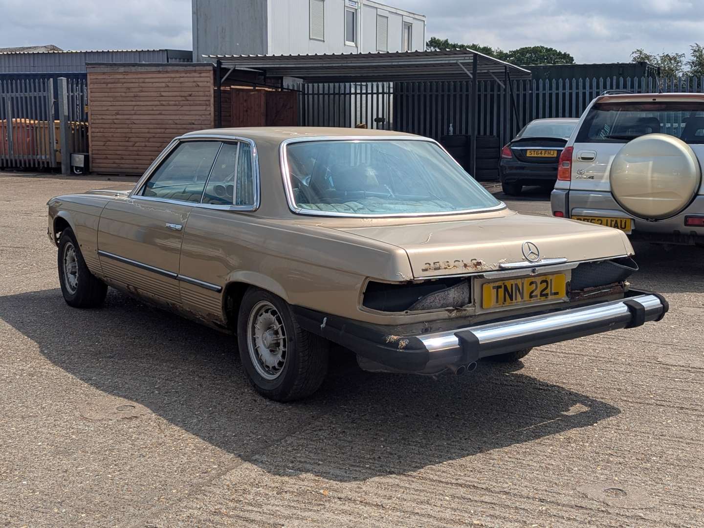 <p>1973 MERCEDES 350SLC C107</p>