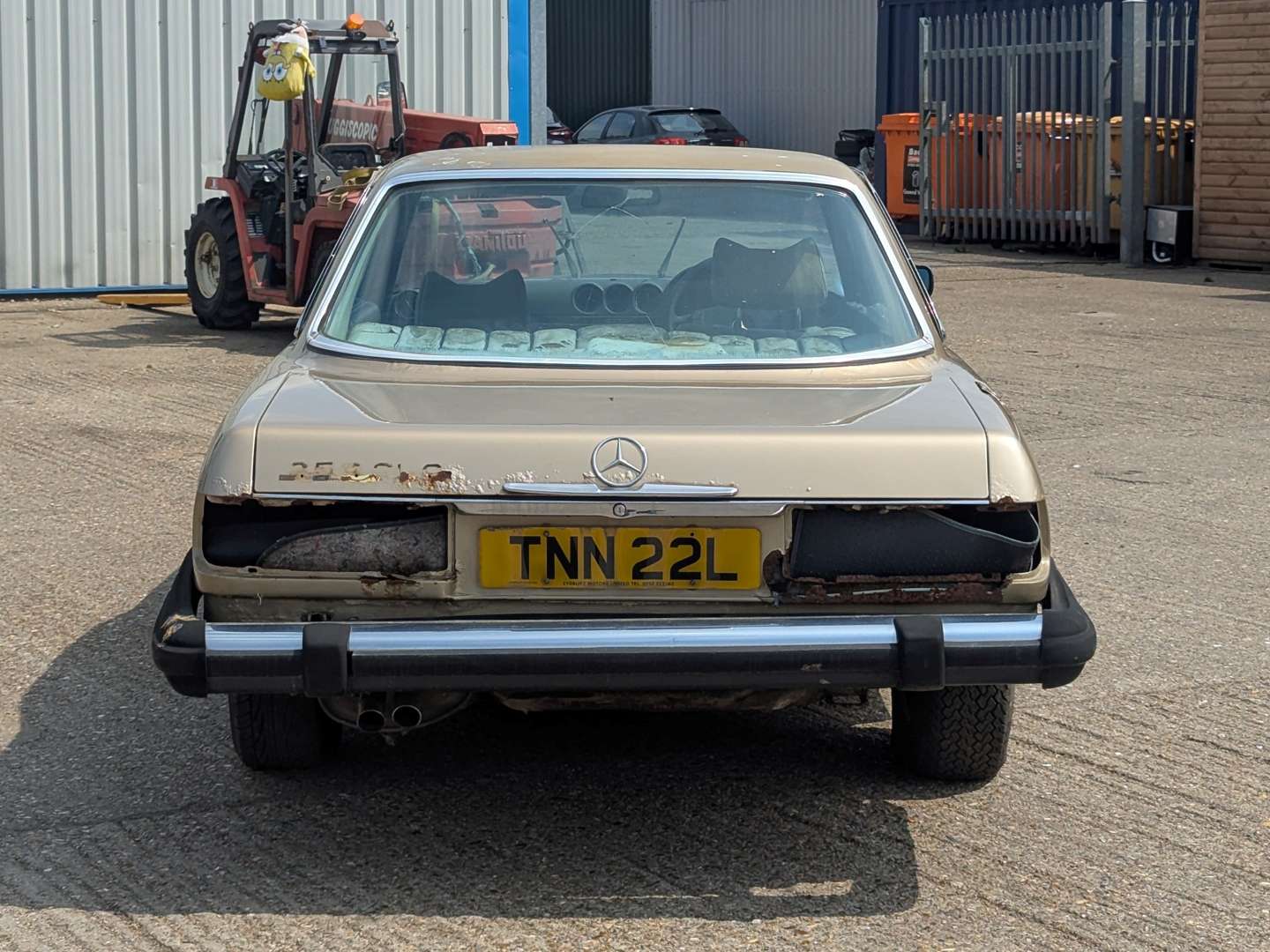 <p>1973 MERCEDES 350SLC C107</p>
