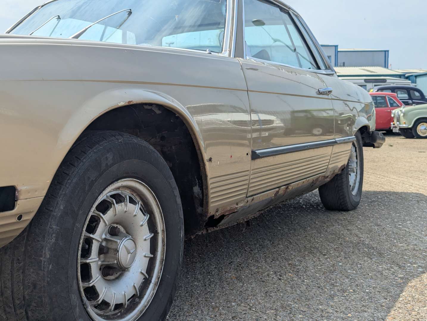 <p>1973 MERCEDES 350SLC C107</p>