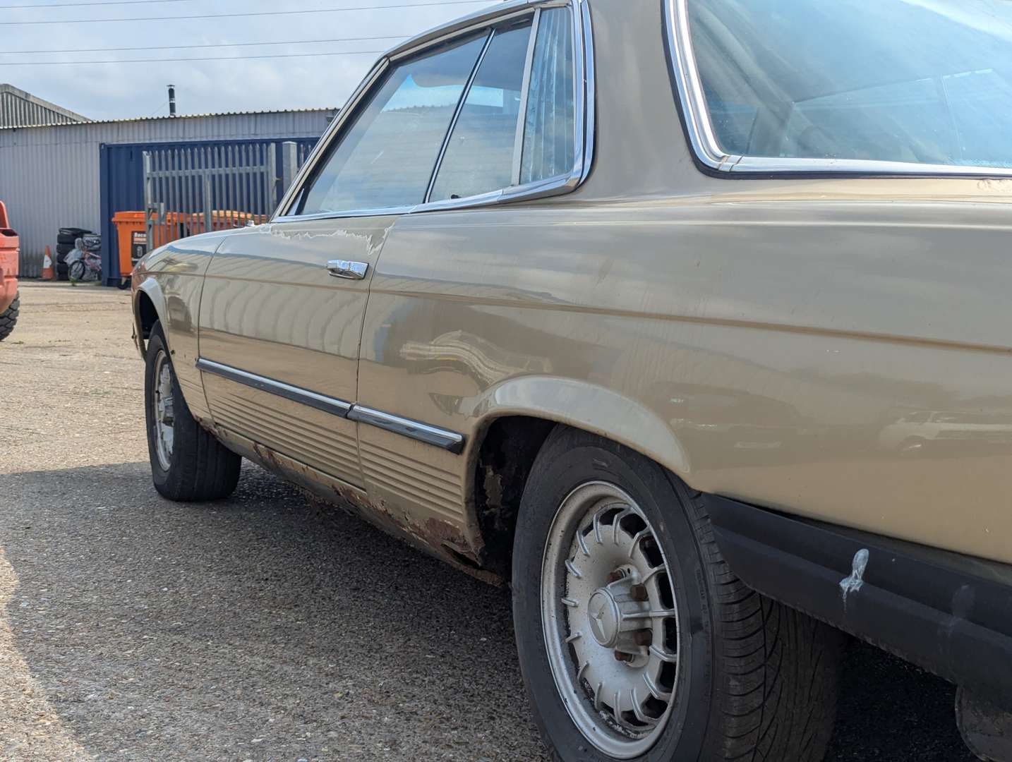 <p>1973 MERCEDES 350SLC C107</p>