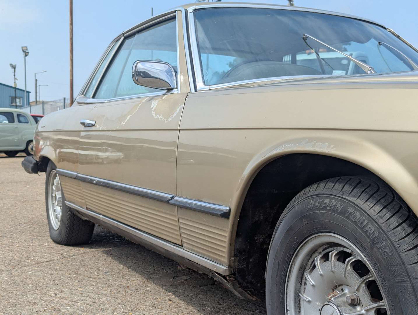 <p>1973 MERCEDES 350SLC C107</p>