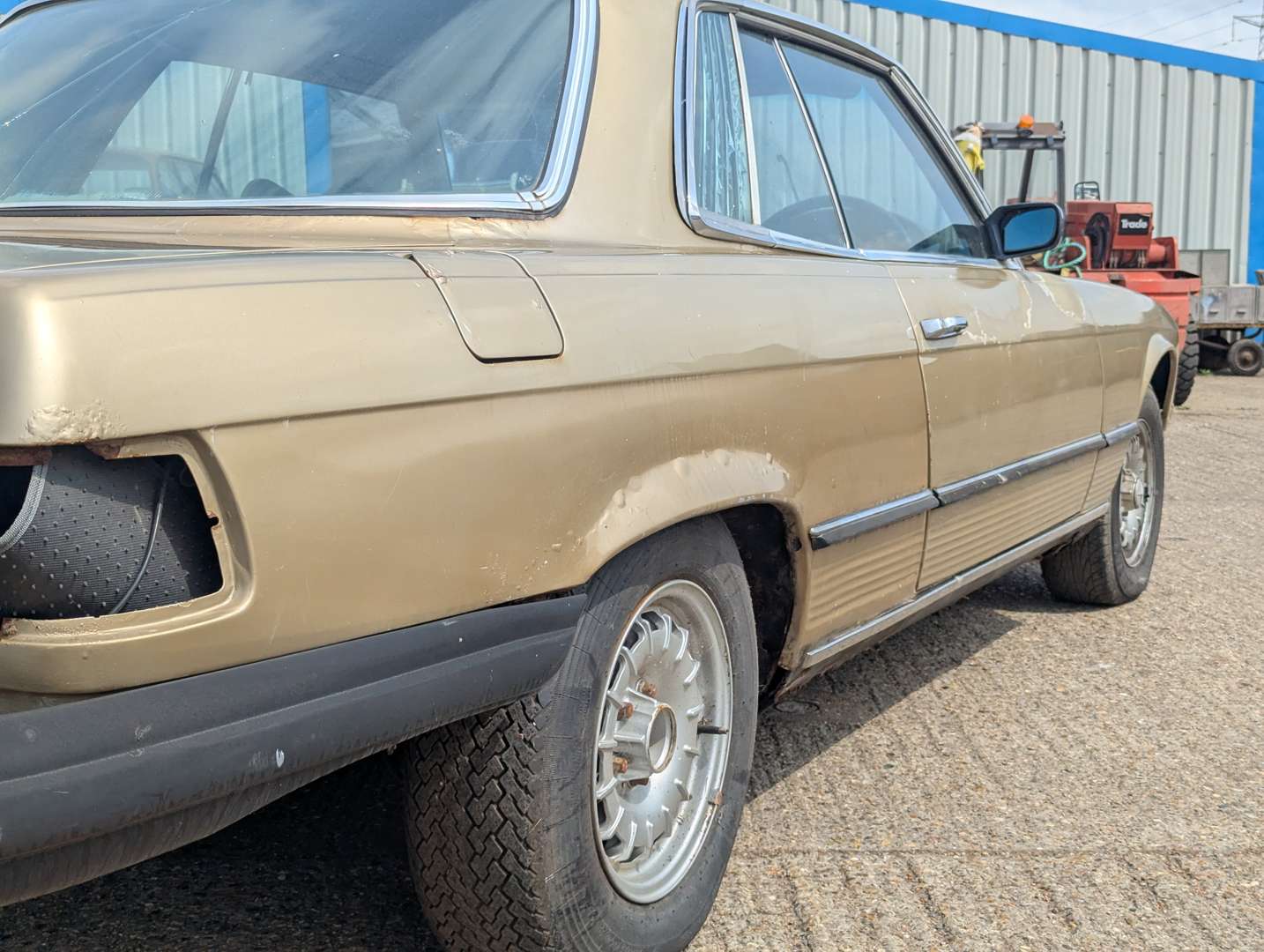 <p>1973 MERCEDES 350SLC C107</p>