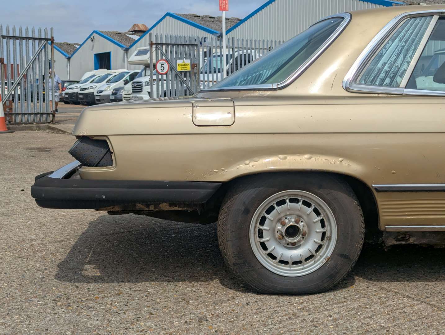 <p>1973 MERCEDES 350SLC C107</p>