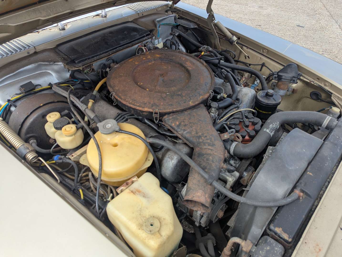 <p>1973 MERCEDES 350SLC C107</p>