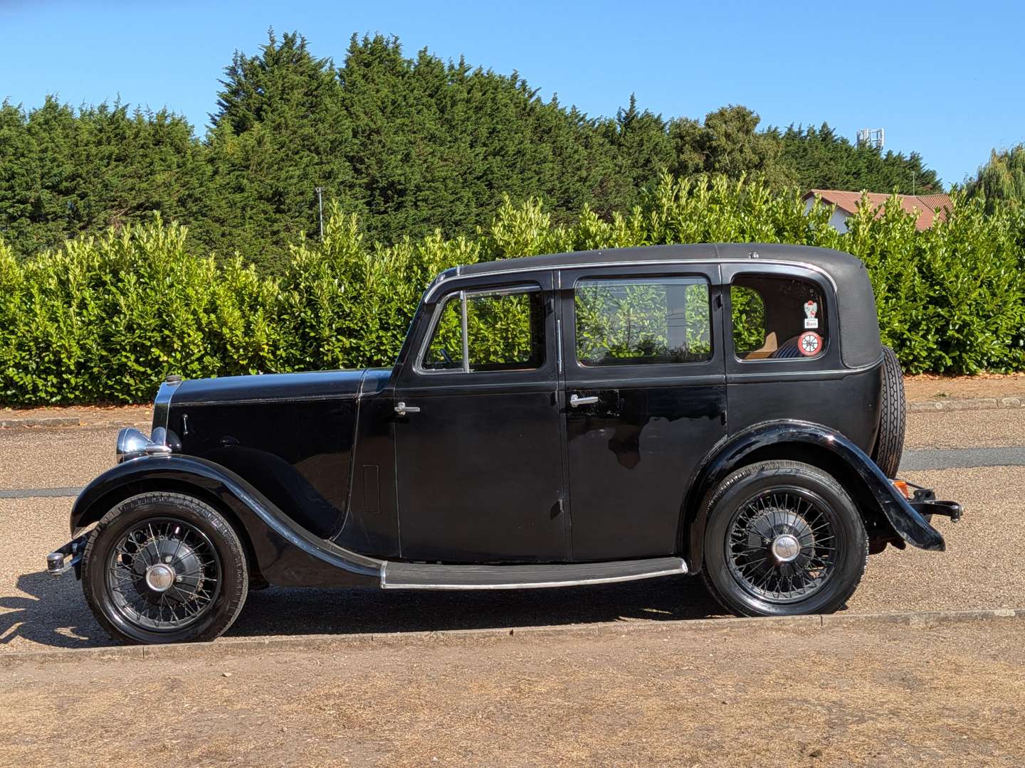 <p>1935 LANCHESTER 10</p>