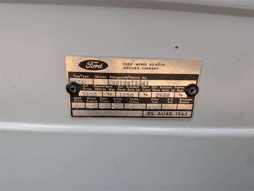 <p>1976 FORD TRANSIT MK1 LWB LHD</p>
