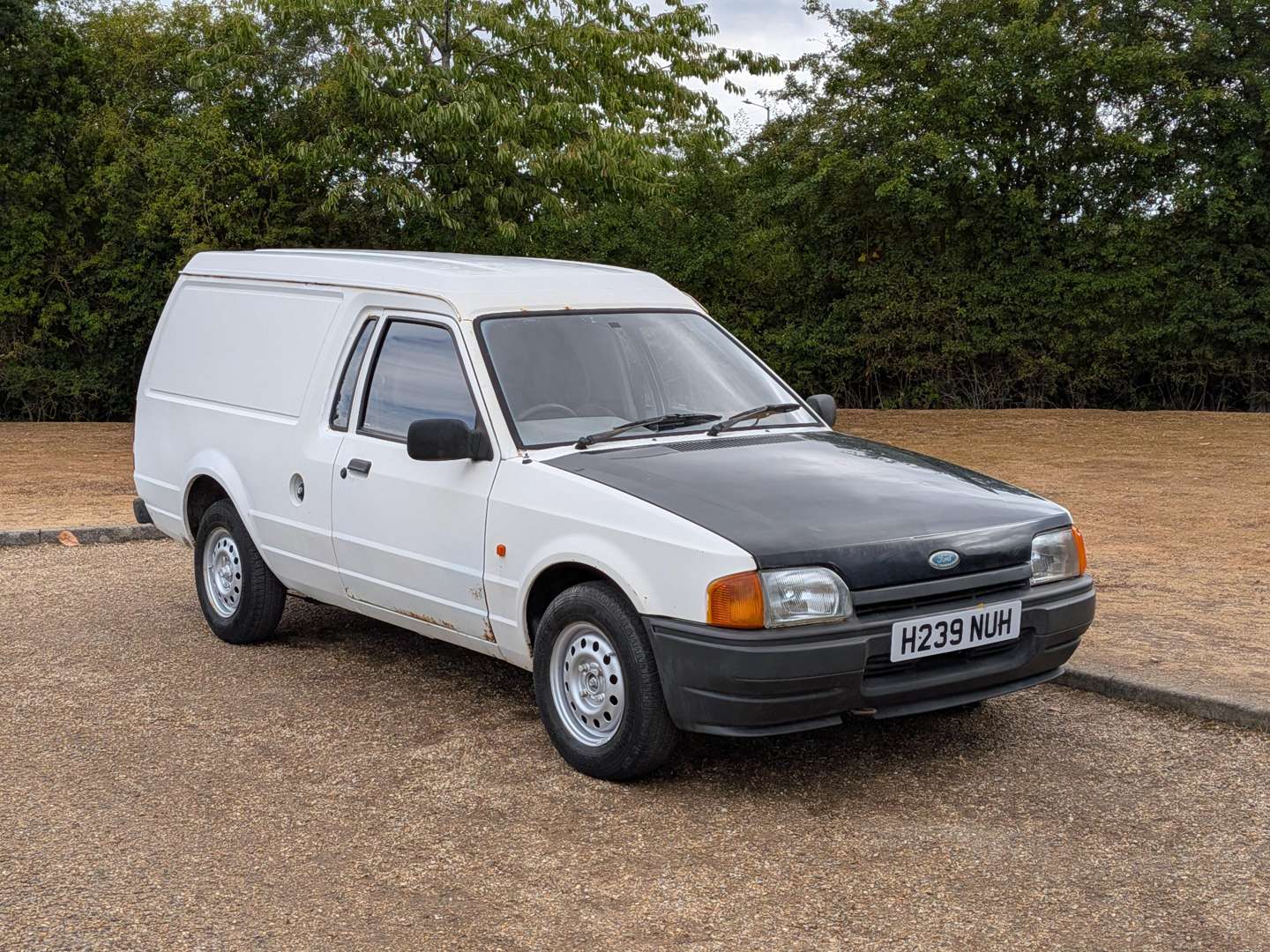 <p>1990 FORD ESCORT 35 VAN</p>