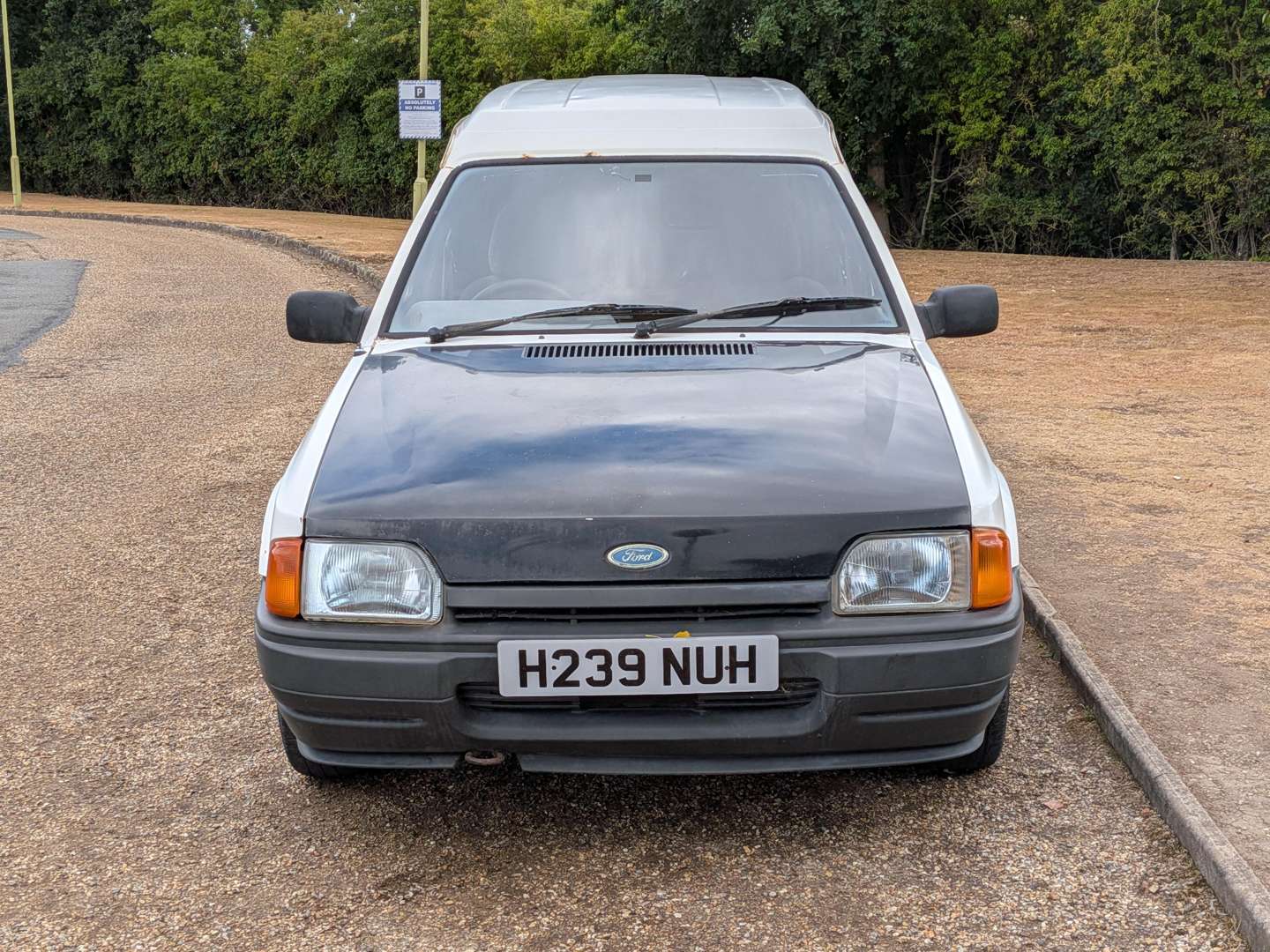 <p>1990 FORD ESCORT 35 VAN</p>