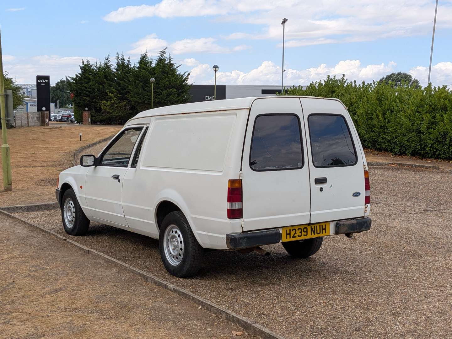 <p>1990 FORD ESCORT 35 VAN</p>