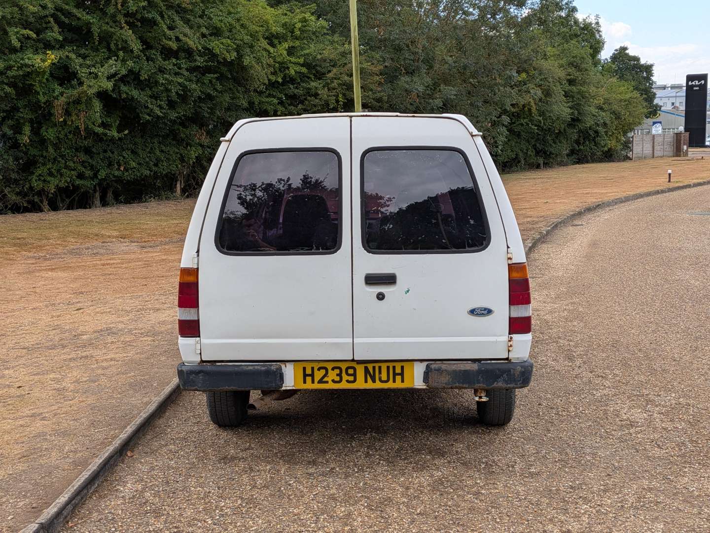 <p>1990 FORD ESCORT 35 VAN</p>