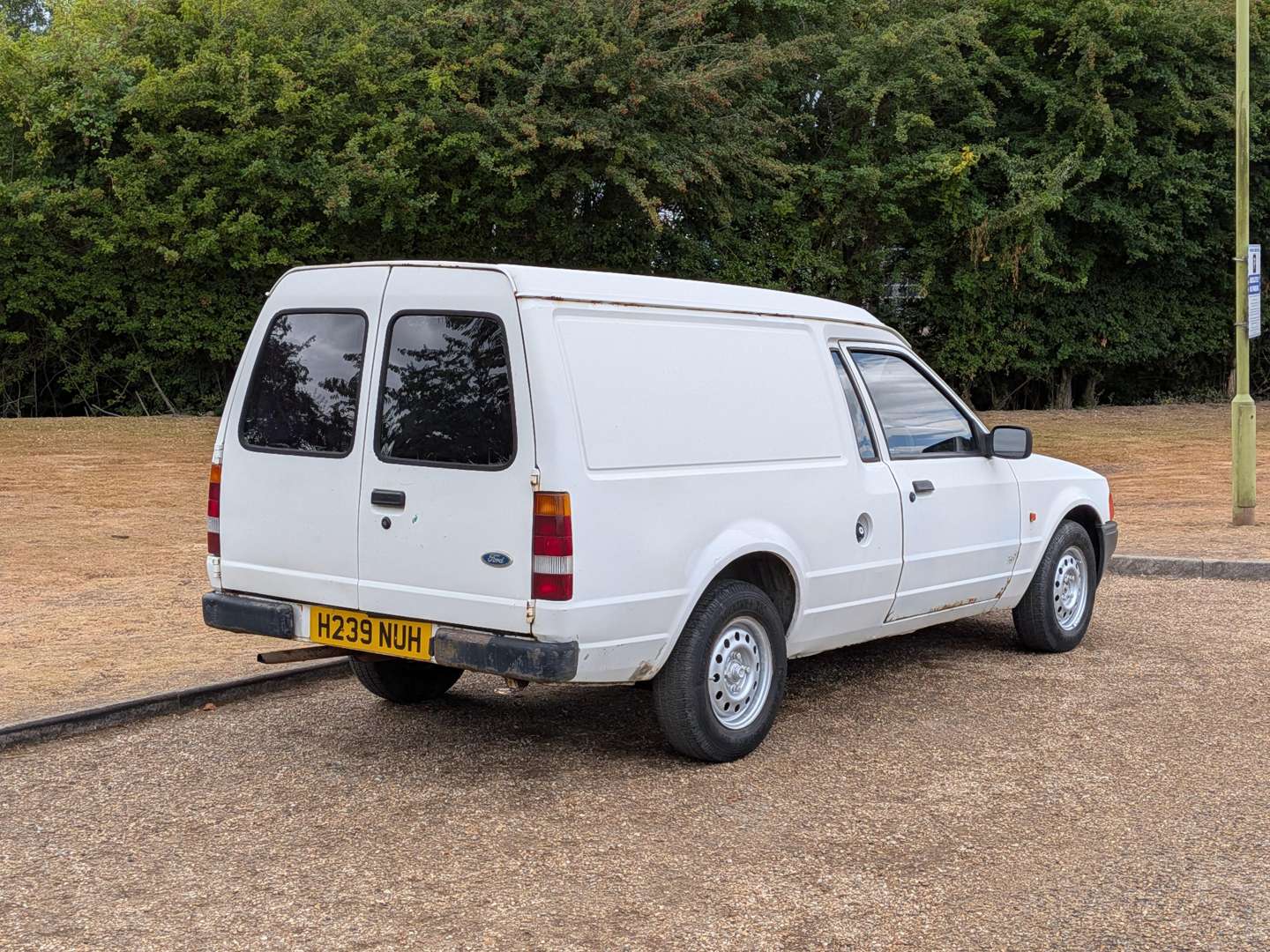 <p>1990 FORD ESCORT 35 VAN</p>