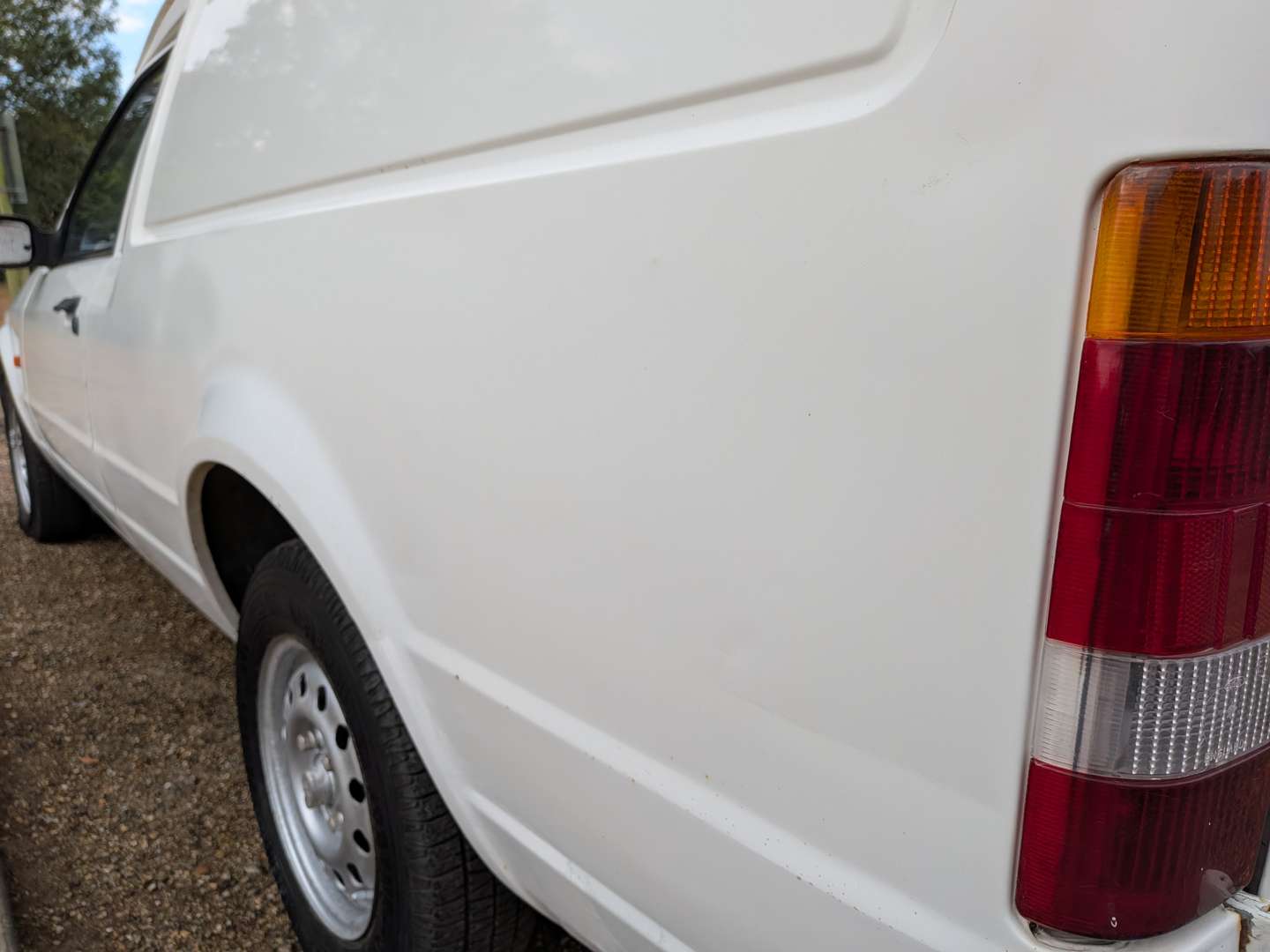 <p>1990 FORD ESCORT 35 VAN</p>