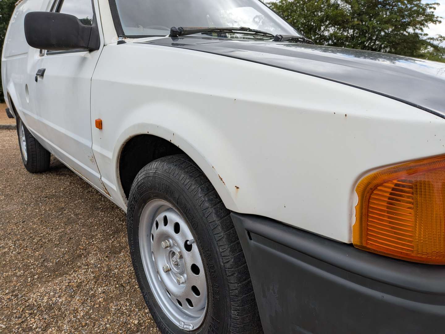 <p>1990 FORD ESCORT 35 VAN</p>