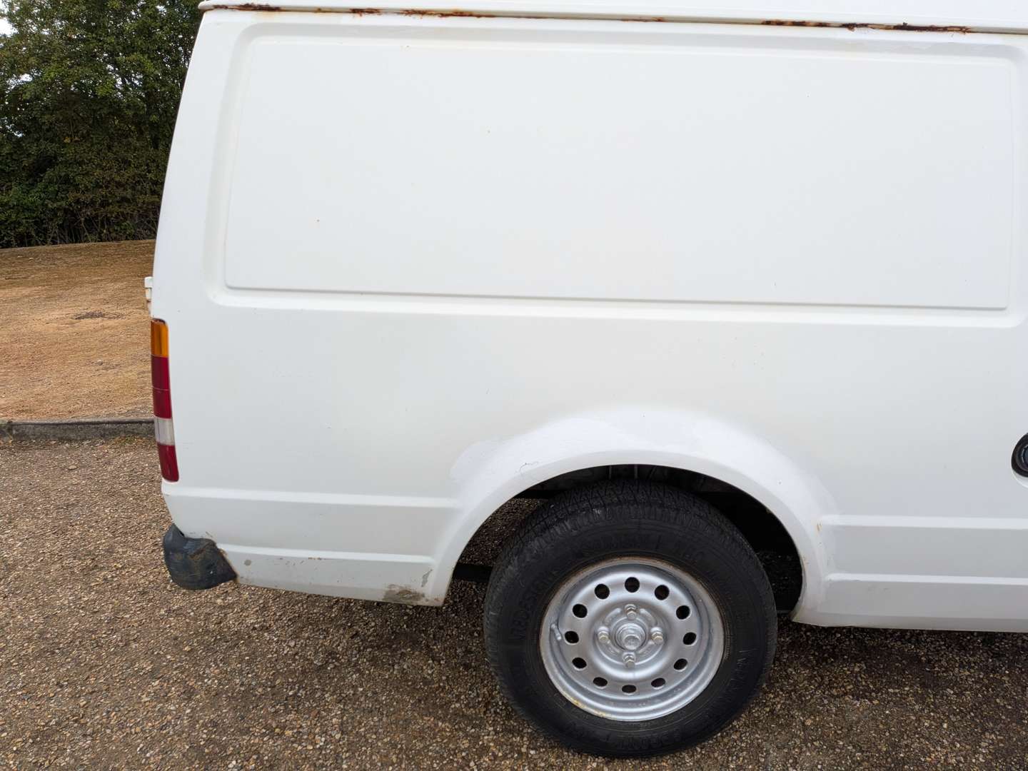 <p>1990 FORD ESCORT 35 VAN</p>